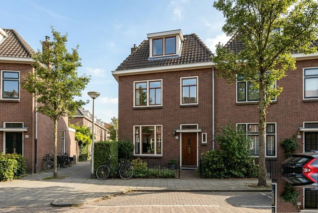 Doorgezette rijwoning met zolderstudio — Zwaluwstraat 8, Utrecht