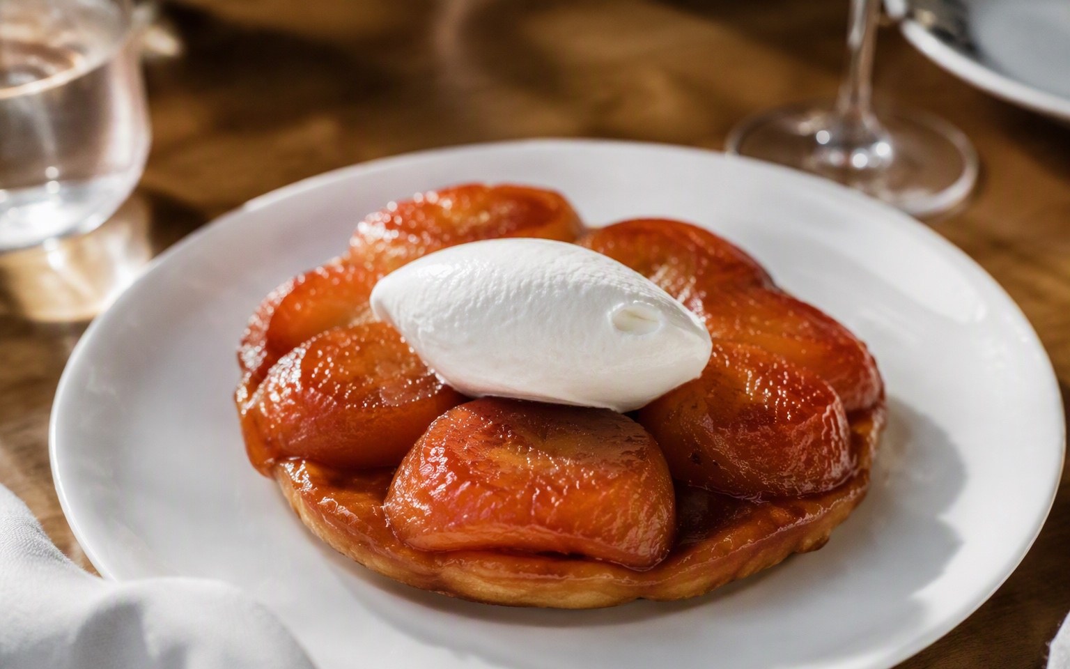Tarte tatin met karamelsaus